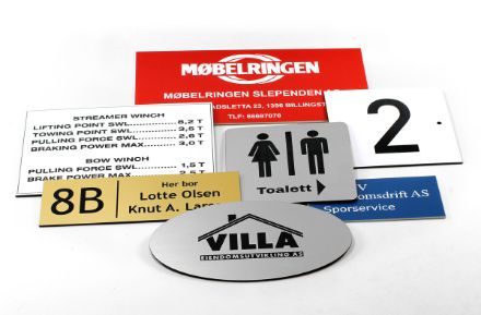 Bilde av Skilt i gravert plast, ensfarget