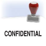 Stempel med engelsk tekst Confidential i store tydelige bokstaver. 
