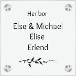 Bilde av Her bor skilt som viser navnene deres