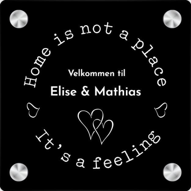 Bilde av Koselig dørskilt: Home is not a place, it's a feeling.