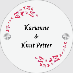 Bilde av Rundt akrylskilt med navn og sommerfugler