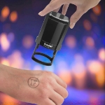 Stempel med hudvennlig blekk for bruk på hånd. For inngangsmerking og adgangskontroll på utested, konserter og festivaler, i tillegg til andre arrangementer som private fester og events.
