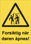 Bilde av Fareskilt: Forsiktig når døren åpnes