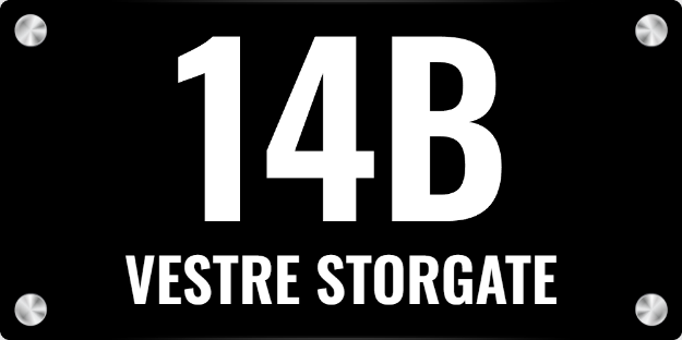 Bilde av Moderne svart husskilt med nummer og gatenavn