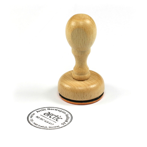 Rundt stempel i tre, ekte treverk. Stempler rund logo på papir